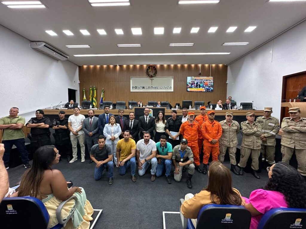 Vereador Rafael Churuman homenageia PMs da Patrulha Tática e CPE que atuaram em ocorrências no Setor Cidade Jardim