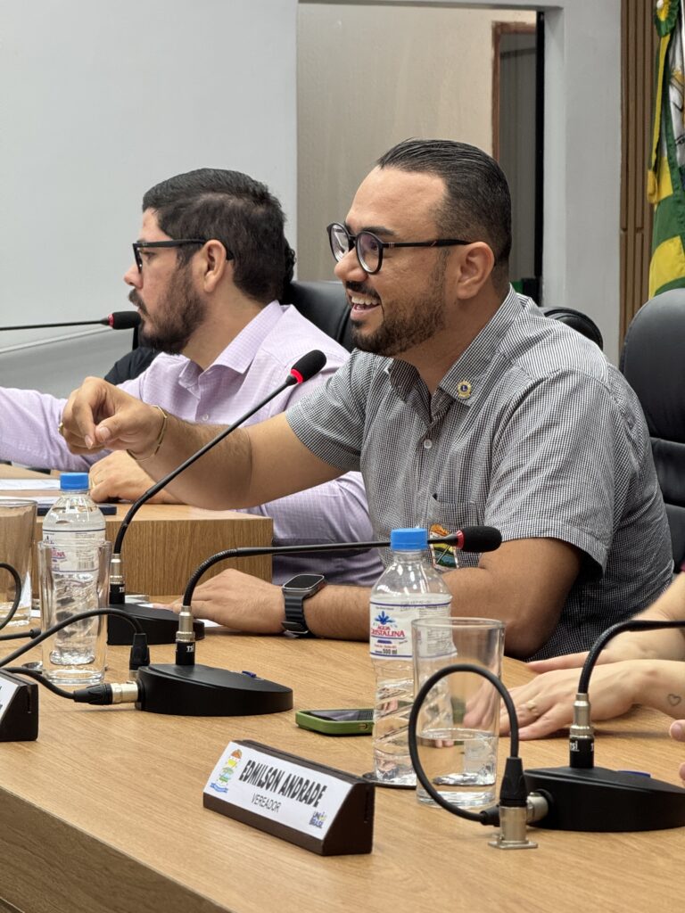 Vereador Rafael Churuman participa de audiência pública com taxistas e motoristas de aplicativo para discutir projeto sobre tempo de uso de veículos