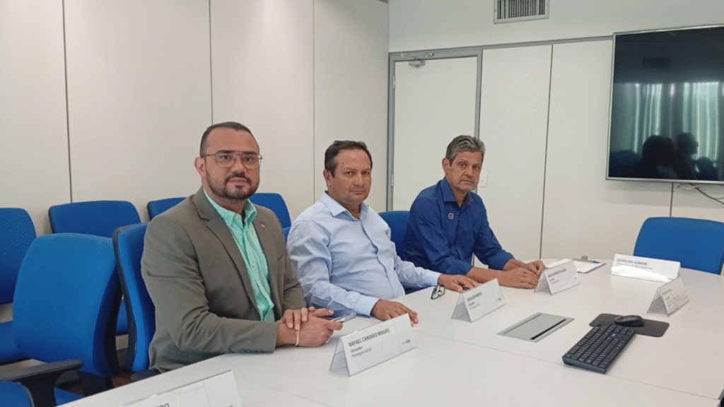 Vereador Rafael Churuman participa de reunião no Ministério do Planejamento e Orçamento para tratar sobre investimentos federais no município de Porangatu.