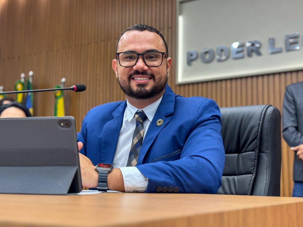 Vereador Rafael Churuman preside Sessão Ordinária da Câmara Municipal